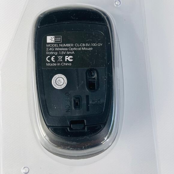 Case Logic Wireless Mouse & 16" Sleeve Bundle Gray (CL-CB-SV-100-64) - Picture 2 of 4